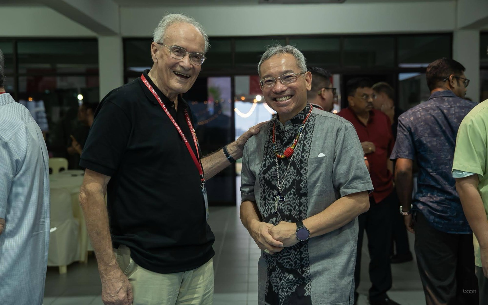 Two guests laughing at the reunion dinner