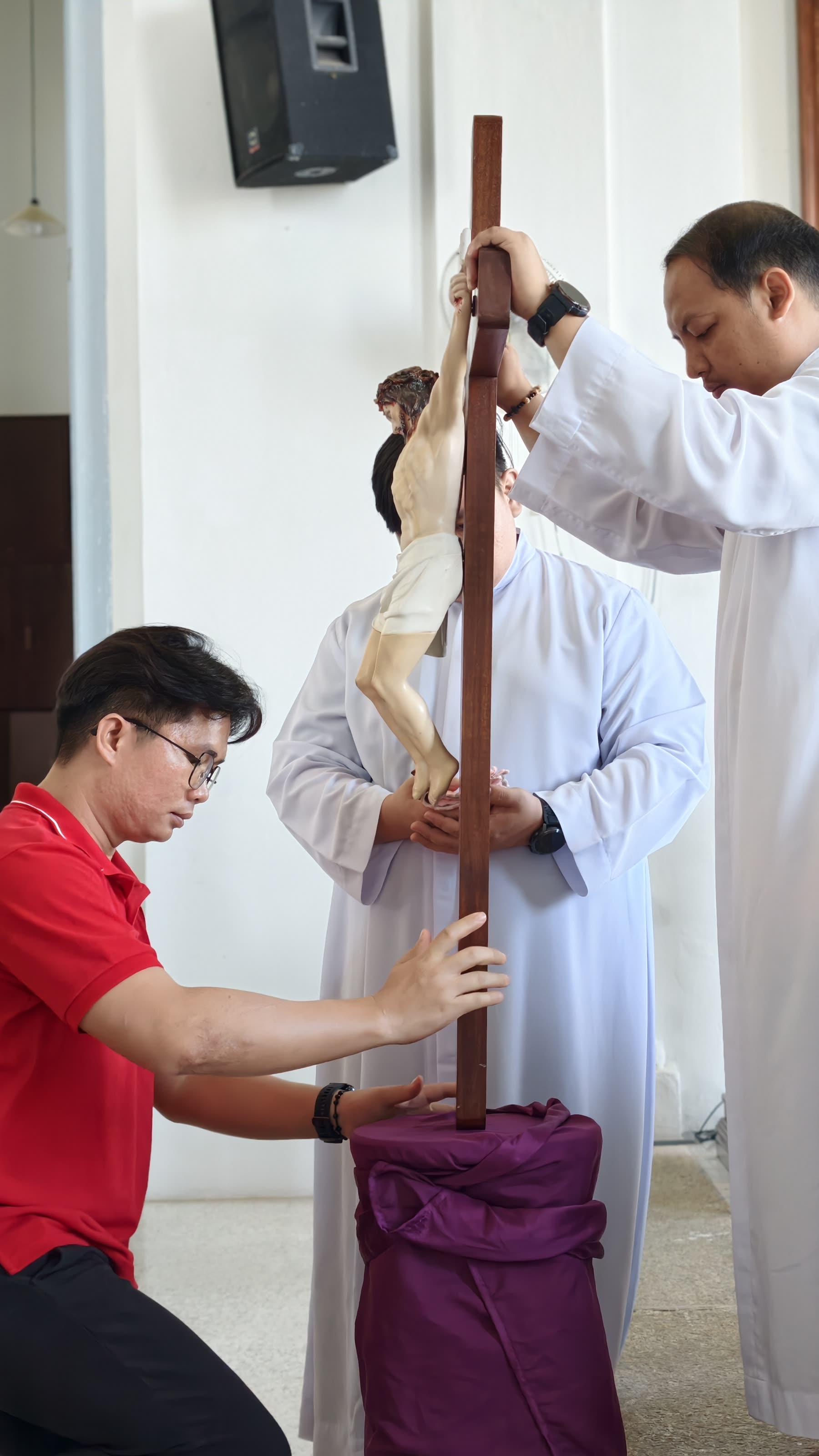 Preparing the processional cross before a liturgy