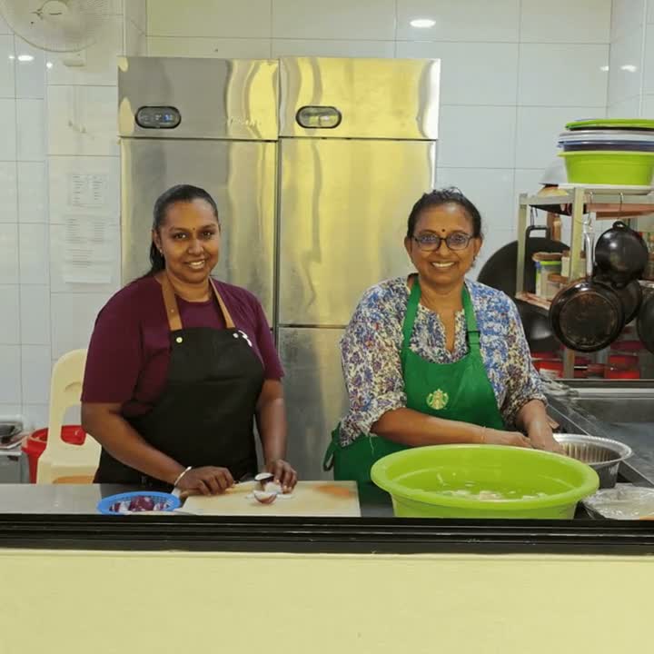 College General kitchen staff: Tracy and Pamela