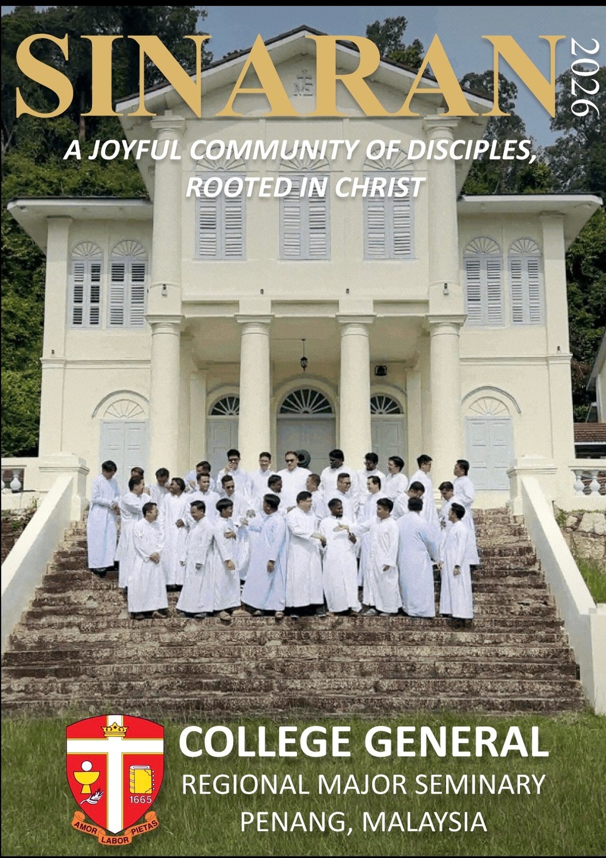 Sinaran 2026 front cover: the seminary community on the steps of Mariophile, with the College General crest